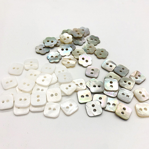 재고 도매 불규칙한 모양의 타원형 스퀘어 하트 꽃 별 천연 쉘 버튼 셔츠 - Product Image 1