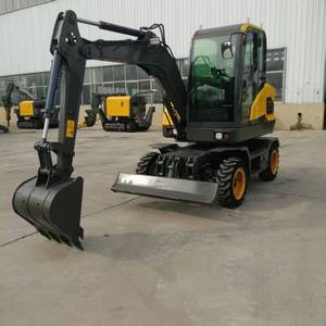 Excavatrice sur roues de 4 tonnes, rotation à 360 degrés, châssis stable, train rétractable, attache rapide - Product Image 1