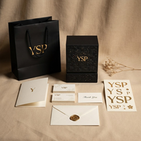 Boîte rigide personnalisable avec logo noir floral en relief, conteneur haut de gamme avec dorure à chaud pour parfums et soins de la peau