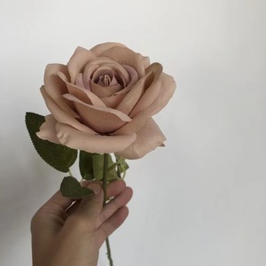 Roses artificielles en soie couleur nude, design original, roses artificielles couleur marron automne, roses artificielles couleur rose poudré pour la décoration de mariage et de la maison - Product Image 6