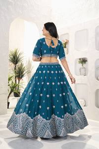 Chicas étnicas tradicionales LEHENGA CHOLI diseño de secuencia bordada cosida Faux Georgeet hecho algodón de seda para fiestas indias - Product Image 5