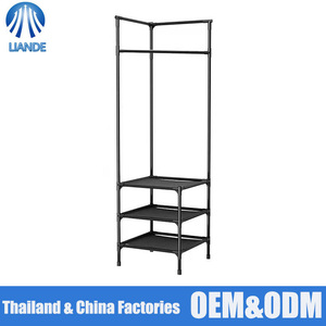 Appendiabiti ad Angolo da Terra Design Triangolare Arredamento Moderno Leggero Salvaspazio per Camera da Letto - Product Image 1