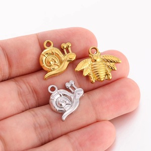 Jingxiang Cross-border In-stock <span class=keywords><strong>piccoli</strong></span> ciondoli In acciaio inossidabile, simpatici pesci animali, insetti, farfalle, cavalli, gioielli per uccelli fai da te Acc - Product Image 3