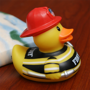 Regalo promocional de Navidad pato de goma amarillo flotante juguete de baño de Navidad bebé pato amarillo juguete para niños para jugar con agua - Product Image 4