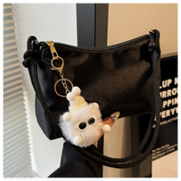 Sac à bandoulière demi-lune en satin avec fermeture éclair, logo personnalisé, minimaliste, mini, luxueux, brillant, soyeux, mignon, avec breloque en peluche, tendance, pour femme, faible MOQ