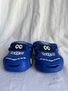 Ciabatte Blu per Bambini a Forma di Auto, Antiscivolo in Plastica, Scarpe Estive per Ragazzi 4-6 Anni, Stile Slip-On alla Caviglia, Tinta Unita, Suola Intermedia in EVA - Product Image 6