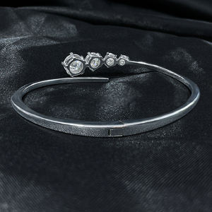 Vendita calda S925 braccialetti in argento Sterling VVS 1CT Moissanite regolabile aperto elegante bracciale con diamanti fatti a mano da donna - Product Image 4