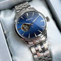 Montre-bracelet mécanique pour homme à usage quotidien, bracelet en acier poli réglable, index des heures de forme pointue, cadran bleu marine, montre-bracelet décontractée