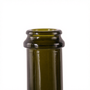 Bottiglia in Vetro Riciclabile Personalizzabile da 375ml per Confezionamento <span class=keywords><strong>Vino</strong></span> <span class=keywords><strong>Rosso</strong></span> con Rivestimento Colorato, Logo in Rilievo ed Etichettatura - Product Image 2