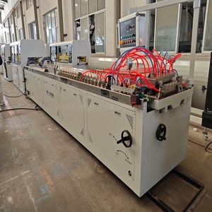 Ligne <span class=keywords><strong>de</strong></span> production d'extrusion <span class=keywords><strong>de</strong></span> panneaux muraux en <span class=keywords><strong>PVC</strong></span>, machine <span class=keywords><strong>de</strong></span> fabrication <span class=keywords><strong>de</strong></span> panneaux <span class=keywords><strong>de</strong></span> bardage en vinyle <span class=keywords><strong>PVC</strong></span> - Product Image 3