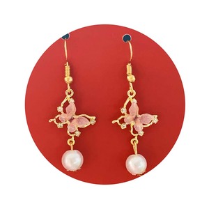 ห่วงหูพลาสติกอะคริลิคสำหรับผู้หญิงทันสมัยเครื่องประดับห้อยแบบใหม่น่ารักพร้อมการออกแบบโครงกระดูกกะโหลกศีรษะตามสั่งสำหรับเทศกาลคริสต์มาส - Product Image 3