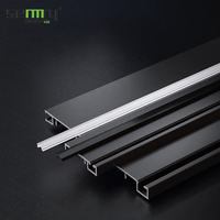 Solution de décoration d'éclairage commercial Profil en aluminium avec LED linéaire pour plinthe dans un hôtel