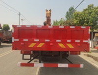 Camion à benne basculante Shaanxi Auto 6x4 équipé d'une grue télescopique de 14 tonnes. Grue de levage. Le véhicule est à vendre.