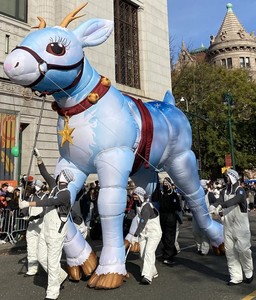 Ballon de dessin animé géant Macy's Parade New Reindeer, macy's day parade ballons book, - Product Image 1