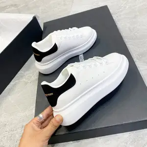 2023 scarpe alla moda piccole scarpe bianche da donna con suola spessa primavera e autunno aumento dell'altezza scarpe sportive Casual di tendenza per ragazze