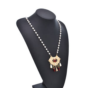 Collar con colgante de cadena de perlas, collar chino con candado de la suerte - Product Image 3