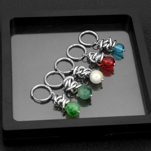 Boucles d'oreilles pendantes perlées colorées au design simple, style punk, en acier inoxydable, unisexe, vente en gros de bijoux, collection 2026 à succès - Product Image 1