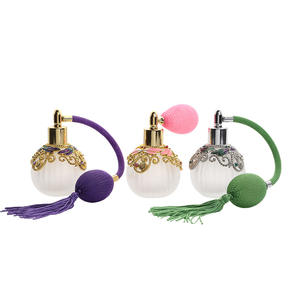 Flacon de parfum vintage 50 ml en verre avec long bouchon à pompe - Product Image 1