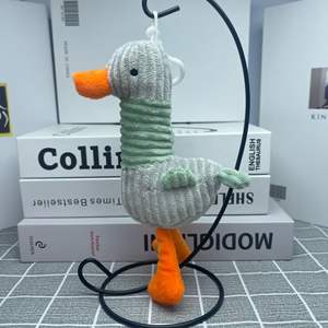 JM Llavero de Peluche de Moda de 17cm, Muñeco de Pato de Peluche Lindo y de Moda, Juguete de Peluche, Adornos para Mochila, Peluche para Máquina de Garras - Product Image 6