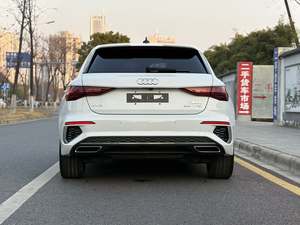 ออดี้ เอ3 สปอร์ตแบ็ค ปี <span class=keywords><strong>2022</strong></span> รุ่น 1.4TFSI และ 35TFSI ซีดาน - ดีไซน์ทันสมัยและสปอร์ต เครื่องยนต์เบนซิน เกียร์อัตโนมัติ พวงมาลัยซ้าย ภายในสีเข้ม - Product Image 4