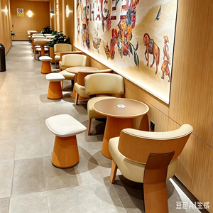 Contemporary Wood Restaurant Chair <b>Set</b> With Cushioned Seat And <b>Round</b> <b>Table</b> <b>For</b> <b>Dining</b> Area Modern Design Commercial Furniture - Product Image 5