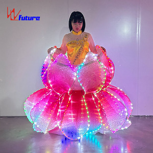 Robe de performance d'ouverture LED de haute <span class=keywords><strong>couture</strong></span> futuriste, danse de salon, tenue de soirée avec un design de pétales qui brillent dans le noir - Product Image 2