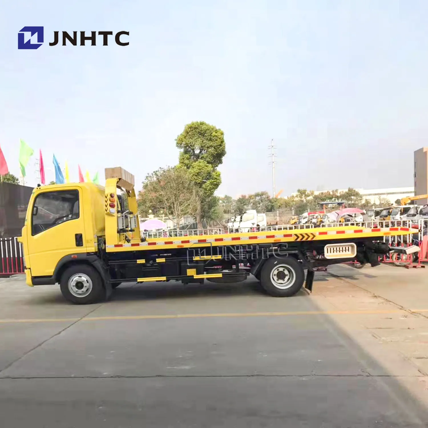 China Rescue Vehicle Howo Wrecker Trucks 3tons 5 ton Rollback Flatbed Light Duty Tow Truck