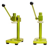 Machine de capsulage manuelle de type banc durable pour bouteilles PET et canettes de boissons avec scelleuse à vis, facile à utiliser