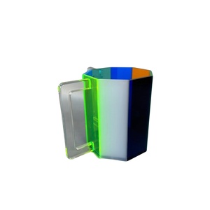 Moderna Taza de Lavado de Manos de Acrílico Lucite Judaica para Netilat Yadayim con Purpurina Plateada y Asas Blancas Dobles - Product Image 3
