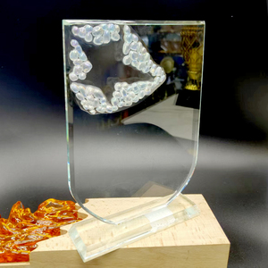 Maßgefertigte Langlebige Umweltfreundliche Kristallperlen-Trophäe Robuste Glas-Auszeichnung Lasergraviert für Outdoor-Events Extremsport Ausdauer - Product Image 3