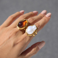 J&D Vintage Eleganter Ring 18K Vergoldeter Edelstahl Klassischer Barock-Perlen Barock-Bernstein-Harz-Ring