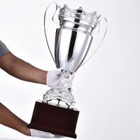 Trophée en métal de haute qualité pour le trophée sportif de l'école de la victoire des champions