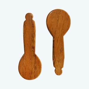 Outil facial en pierre précieuse naturelle de couleur marron en forme de cuillère gua sha - Product Image 3