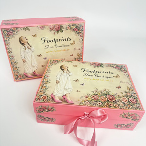 Boîte magnétique pliable de qualité supérieure personnalisée, couleur <span class=keywords><strong>rose</strong></span>, logo en relief doré, <span class=keywords><strong>pour</strong></span> l'emballage de vêtements et de chaussures - Product Image 2