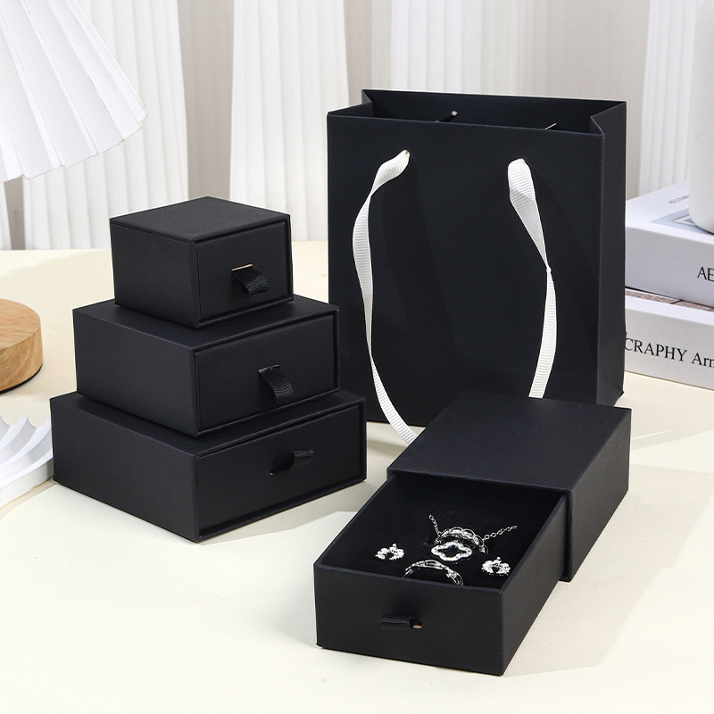 Scatola nera con cassetto