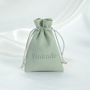 Sac d'emballage en microfibre suédée de luxe 9x12cm avec cordon de serrage, logo personnalisé, pochette cadeau pour bracelets, boucles d'oreilles, bijoux de mode - Product Image 1