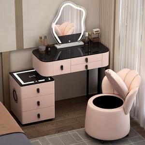 Table de toilette intelligente en bois massif de luxe nordique, multifonctionnelle, avec haut-parleur Bluetooth, miroir et tabouret - Product Image 1