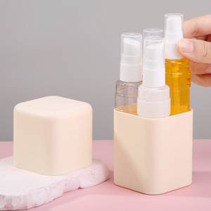 Vente en gros personnalisation 4 en 1 ensemble de flacons de voyage en plastique anti-fuite rechargeable shampooing huile essentielle sérum de soin de la peau portable - Product Image 1