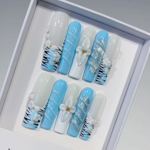 Nuevo Producto Lanzado, Diseño en Contraste Azul y Blanco, Flores Pequeñas, Líneas <span class=keywords><strong>Negras</strong></span>, <span class=keywords><strong>Rayas</strong></span> de Tigre, <span class=keywords><strong>Uñas</strong></span> Postizas Hechas a Mano - Product Image 1