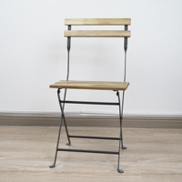 Chaise pliante en bois massif antique avec assise en bois et pieds en métal, design rustique, empilable pour usage domestique et commercial