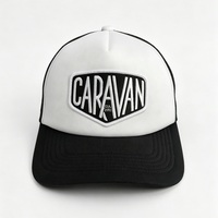 Gorra Trucker de Espuma con Parche Bordado 'CARAVAN' en la Parte Delantera, Cierre Trasero de Malla Ajustable