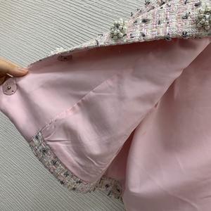 AELESEEN مصمم أزياء الصيف طقم توييد المرأة مزاجية التخسيس بالخرز معطف اللؤلؤ + تنورة ميدي طقم من قطعتين - Product Image 3