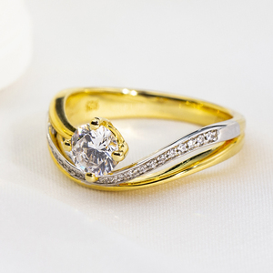 Anillo de Compromiso Messi Jewelry MSR-1743 de Oro de 18K con Diamantes Cultivados en Laboratorio de Forma Redonda y Colores Mixtos - Product Image 3