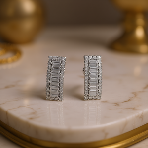 Orecchini a lobo Tiffany & Co. con diamanti, in oro bianco, taglio baguette, incastonatura a canale, gioielli di lusso da donna per matrimonio - Product Image 2