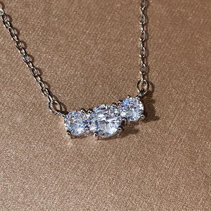 Collana Semplice con Tre Ciondoli Rotondi per Donna, Catena da Indossare Quotidianamente, Accessorio per la Clavicola - Product Image 3