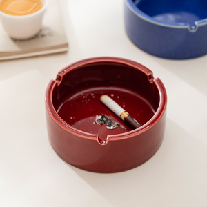 Cenicero de Cerámica Rojo Redondo Lavable para Hotel, Restaurante, Hogar y Oficina - Product Image 4