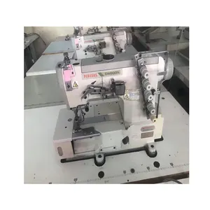 Buena candition se Pegasus w500 de cama plana de coverstitch de bloqueo de la máquina de coser