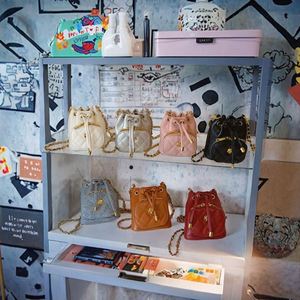 Hafta sonu kaçamakları için büyük kapasiteli el yıkanabilir spor spor çanta rastgele baskı tasarımı ile - Product Image 2