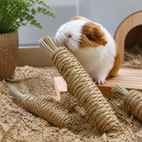 Jouet extra-large en herbe et radis pour lapins, cochons d'Inde, hamsters - Entièrement fait main, garde les animaux occupés, aide à moudre les dents