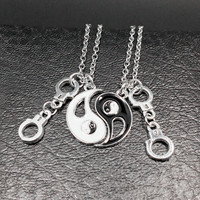 Meilleur amis pendentif menottes collier Yin Yang Tai Chi Gossip couture ensemble noir blanc Couple paire chaîne collier cadeau pour hommes